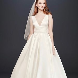 Satin Cummerbund ball gown wedding dress - size 8